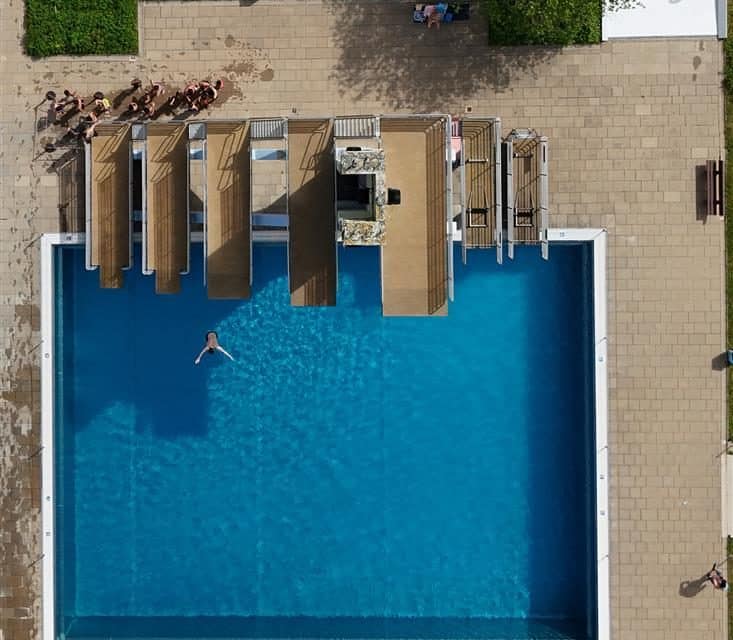 Mut zum Sprung: Kostenloses Training am 10-Meter-Turm im Freibad
