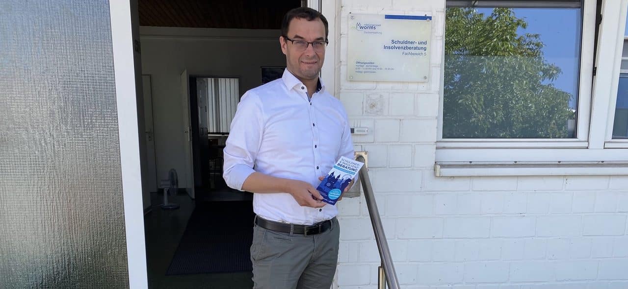 Blick hinter die Schuldenfalle: Beyer besucht Wormser Schuldnerberatung