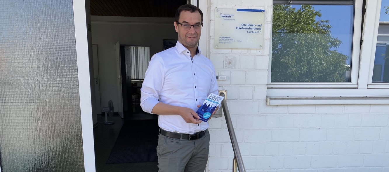 Blick hinter die Schuldenfalle: Beyer besucht Wormser Schuldnerberatung