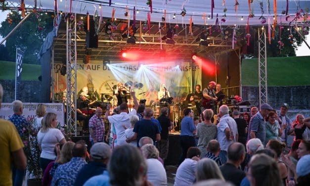 Blütenhimmel, Fußballfieber und Feststimmung: Lorsch feiert das Johannisfest