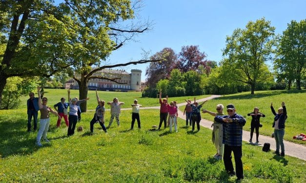 Sanfte Bewegung im Grünen: „Bewegung im Schlosspark“ lädt Senioren nach Herrnsheim ein