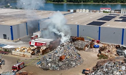 Erneut Feuer bei Recyclingbetrieb in Worms: Feuerwehr am selben Tag zweimal im Einsatz