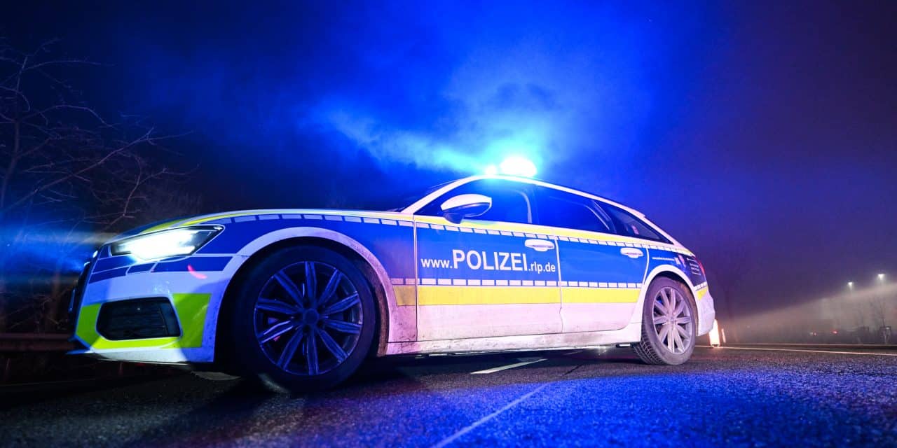 Vor Polizei geflüchtet: Drogen und Bargeld im Auto entdeckt