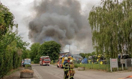Kilometerweit sichtbare Rauchsäule über der VG Wonnegau: Spezialtechnik hilft bei Großbrand auf Wertstoffhof