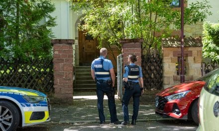 Streit in Wohnung eskaliert – zwei Männer verletzt