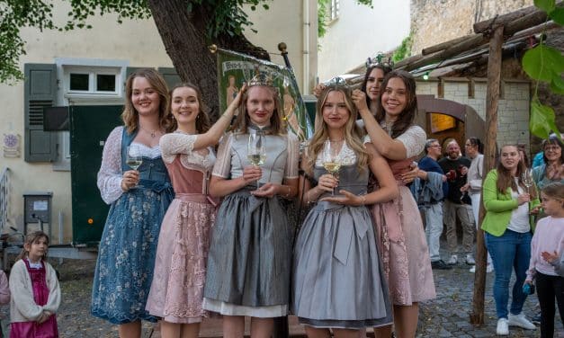 Ein ganzes Dorf im Festfieber: Westhofen feiert 75 Jahre Traubenblütenfest