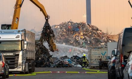 Brand bei Velte Rohstoffhandel: Feuerwehr bringt Feuer unter Kontrolle