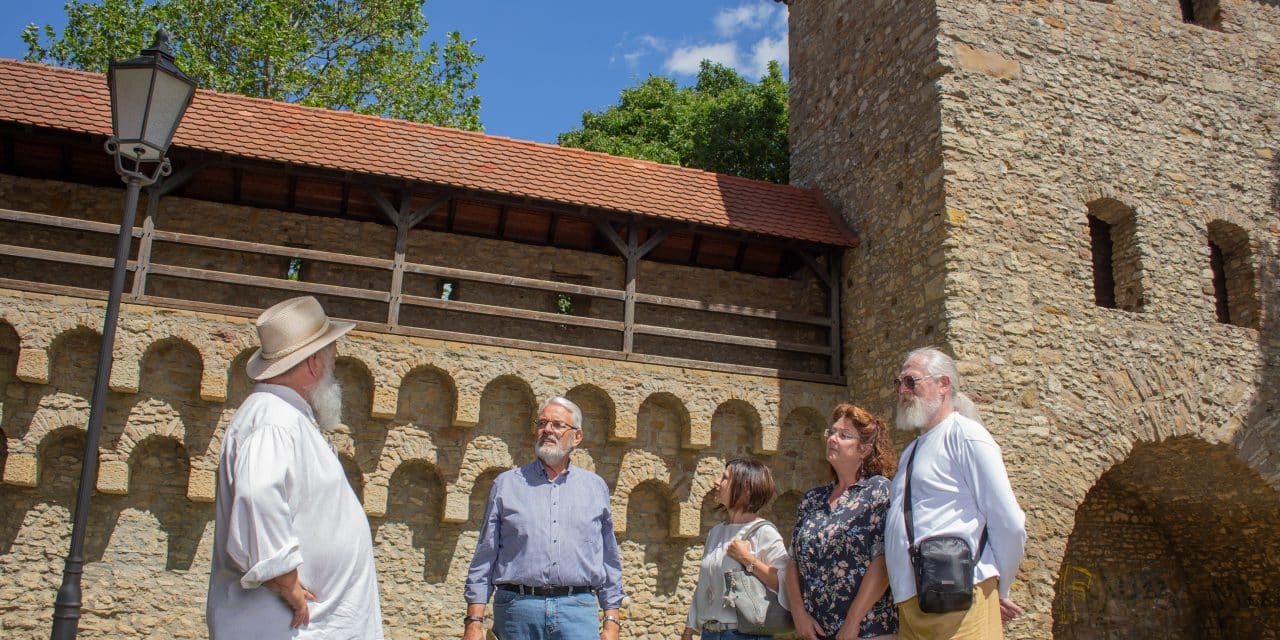 Stadtgeschichte hautnah: Neue Führungen durch Alzey starten im Juli