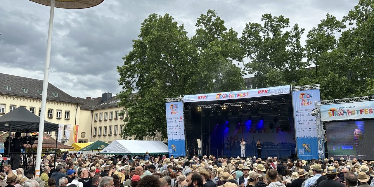 Strohhutfest: Polizei zieht nach erstem Tag überwiegend ruhige Bilanz