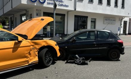 Drei Fahrzeuge in Osthofen kollidieren – Eine Person leicht verletzt