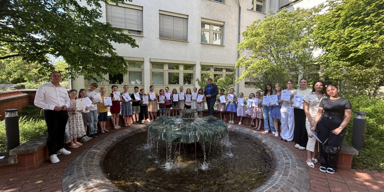 Junge Stimmen für Europa: Alzeyer Schülerinnen und Schüler überzeugen im Wettbewerb