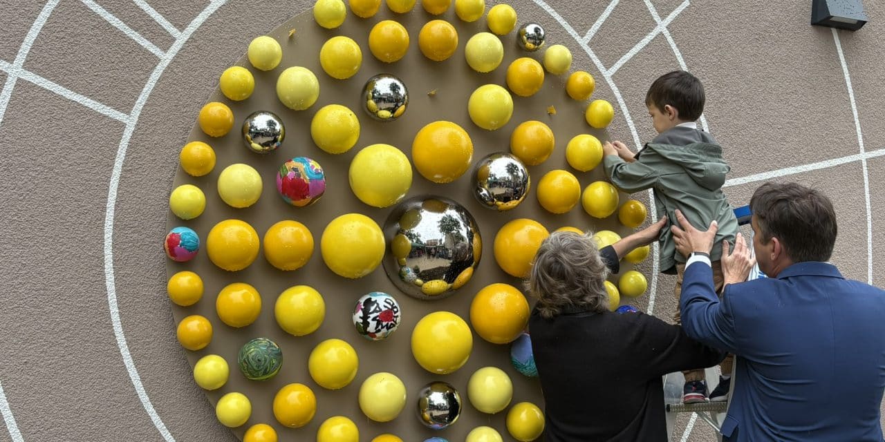 „Geballte Kraft“ schmückt nun die Kita Sonnenblume