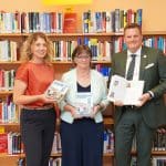RENOLIT schenkt Wormser Stadtbibliothek Einblicke in moderne Arbeitswelten