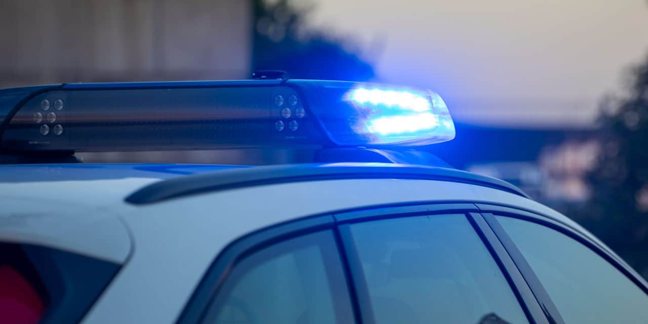 Verlorene Spanngurte auf A 61: Mehrere Fahrzeuge beschädigt
