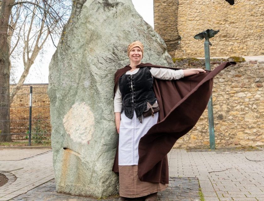 Auf den Spuren der Hexen: Kostümführung entführt in die düstere Geschichte Alzeys
