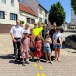 „Gelbe Füße“ weisen Kindern den sicheren Weg – Projekt zur Verkehrssicherheit erfolgreich umgesetzt