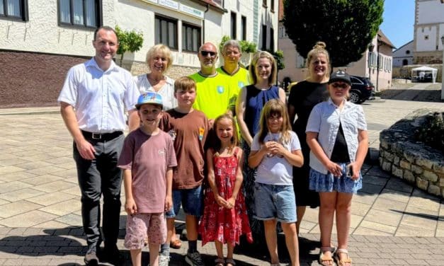 „Gelbe Füße“ weisen Kindern den sicheren Weg – Projekt zur Verkehrssicherheit erfolgreich umgesetzt