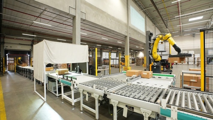 Roboter übernehmen Lagerarbeit bei BAUHAUS
